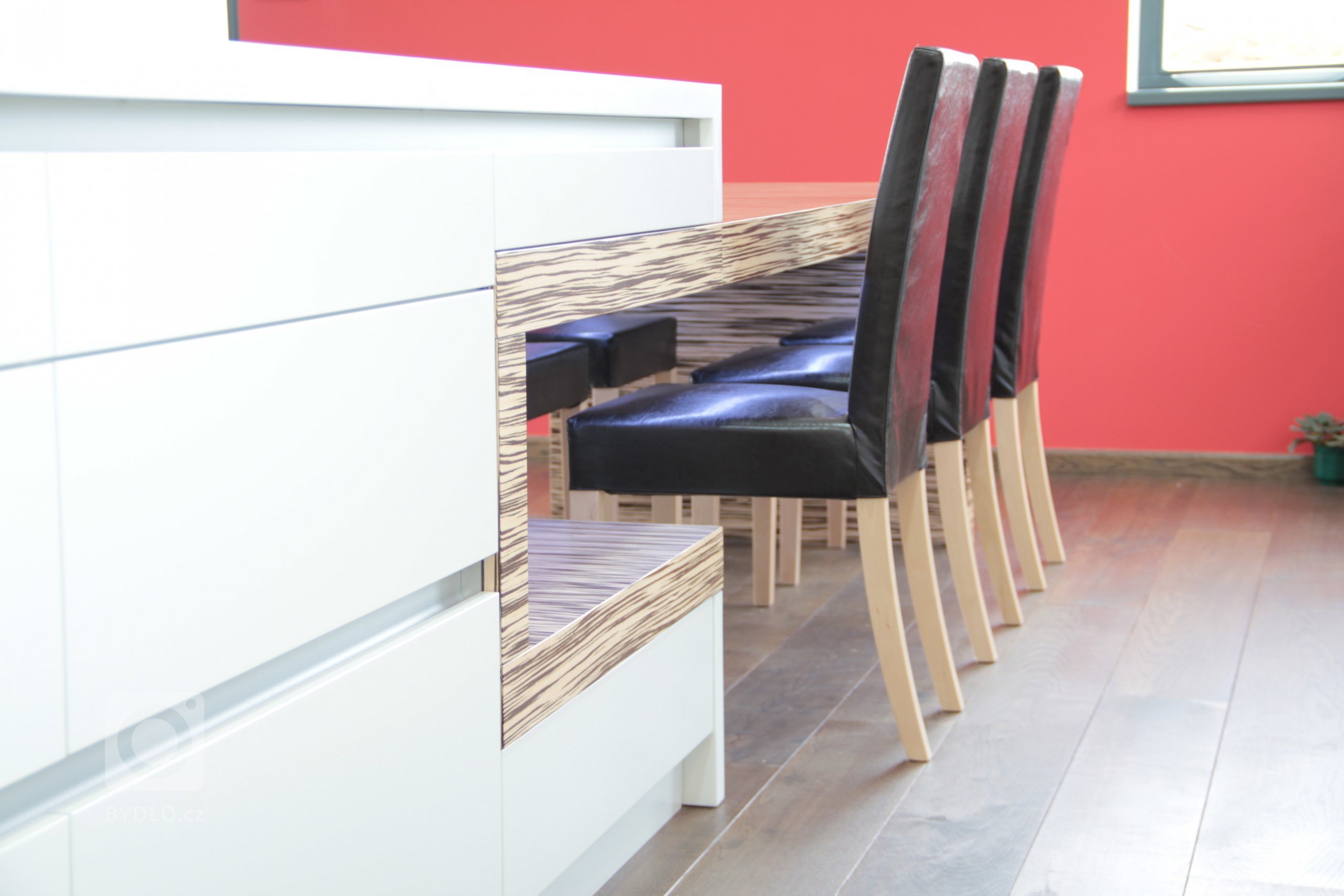 Klient oslovil naši firmu a požadoval vytvoření studie celého interiéru domu, kdy můžeme při tvorbě studie ještě dispozičně měnit projekt. Studie interiéru…