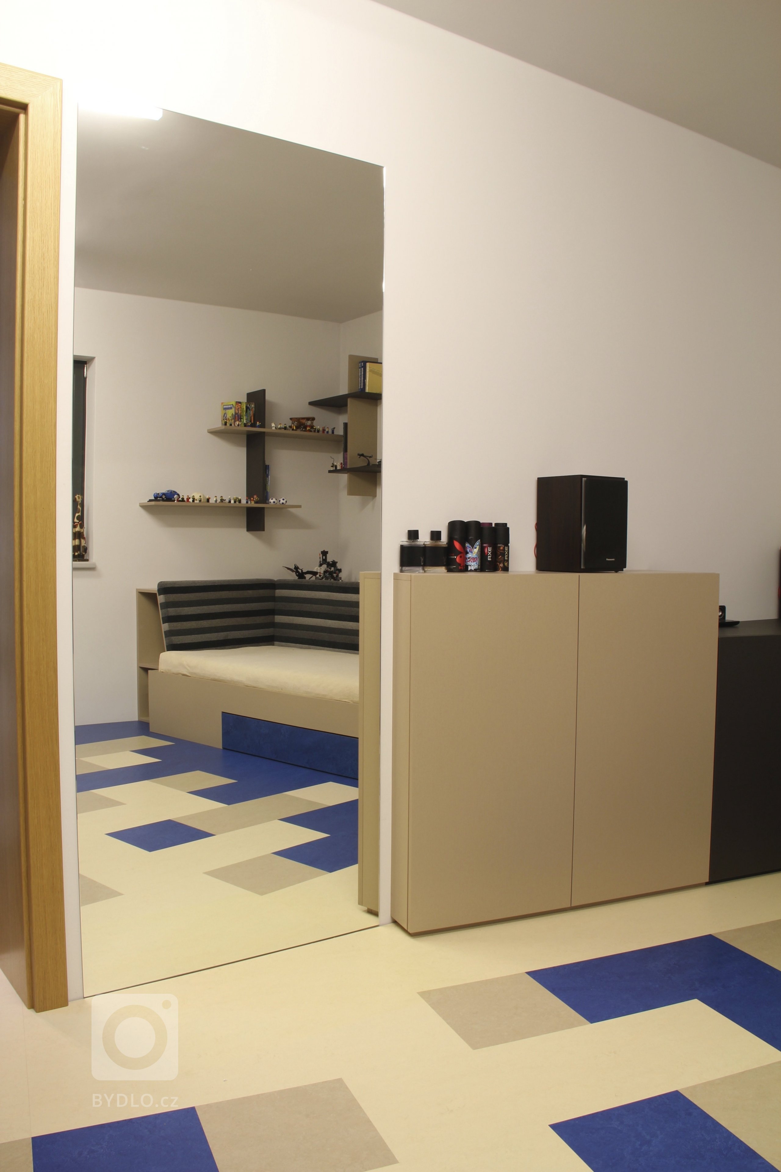 Klient oslovil naši firmu a požadoval vytvoření studie celého interiéru domu, kdy můžeme při tvorbě studie ještě dispozičně měnit projekt. Studie interiéru…