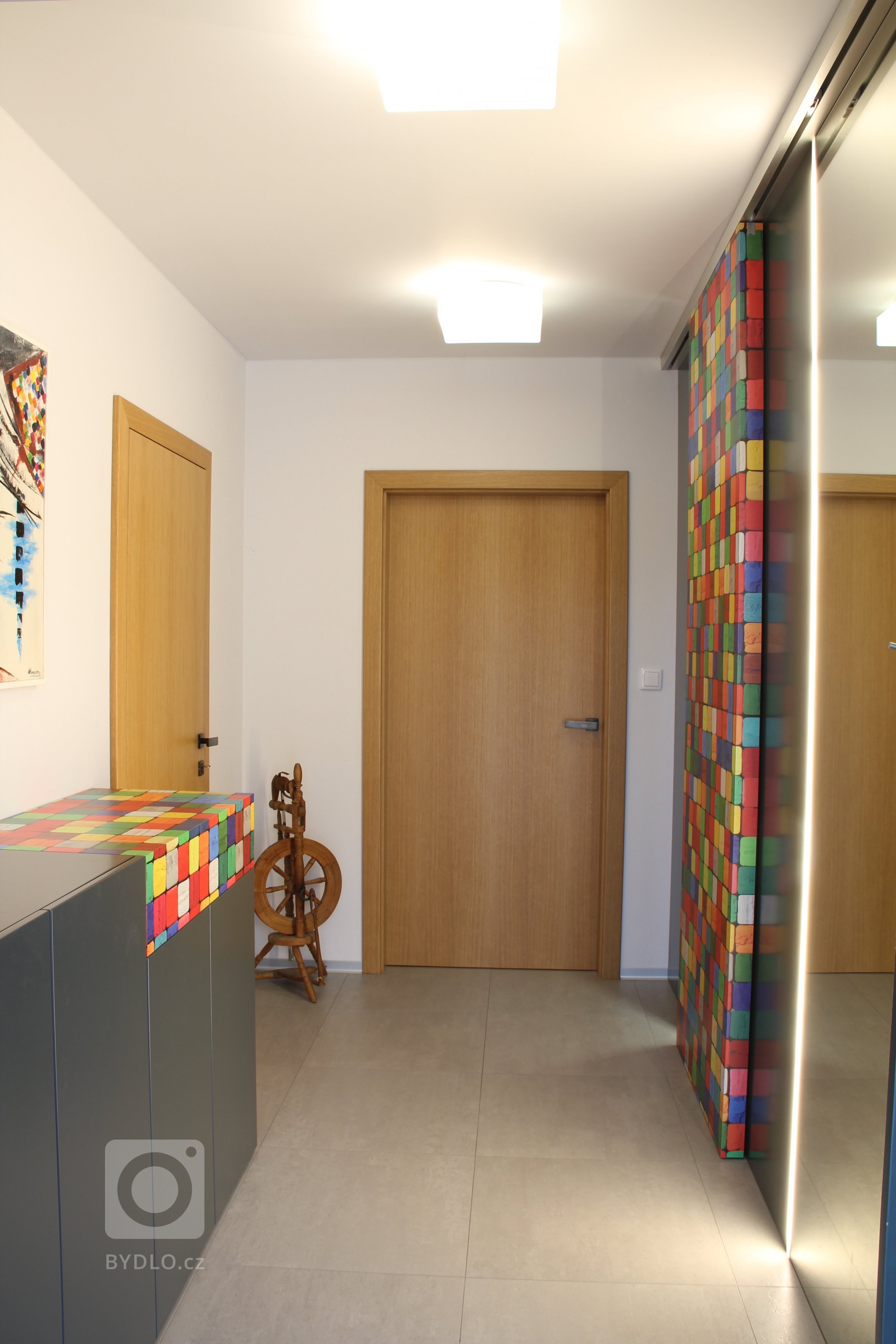 Klient oslovil naši firmu a požadoval vytvoření studie celého interiéru domu, kdy můžeme při tvorbě studie ještě dispozičně měnit projekt. Studie interiéru…