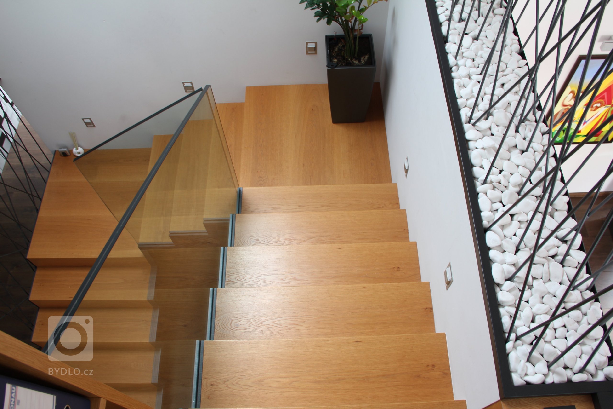 Klient oslovil naši firmu a požadoval vytvoření studie celého interiéru domu, kdy můžeme při tvorbě studie ještě dispozičně měnit projekt. Studie interiéru…