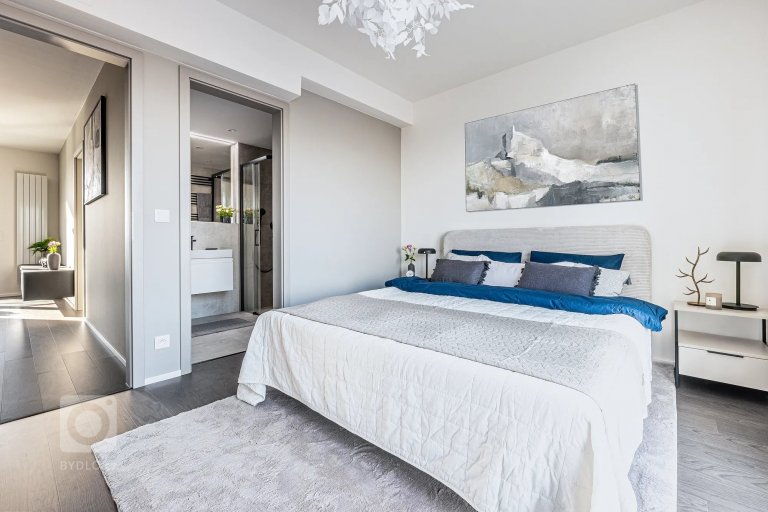 add picture to album