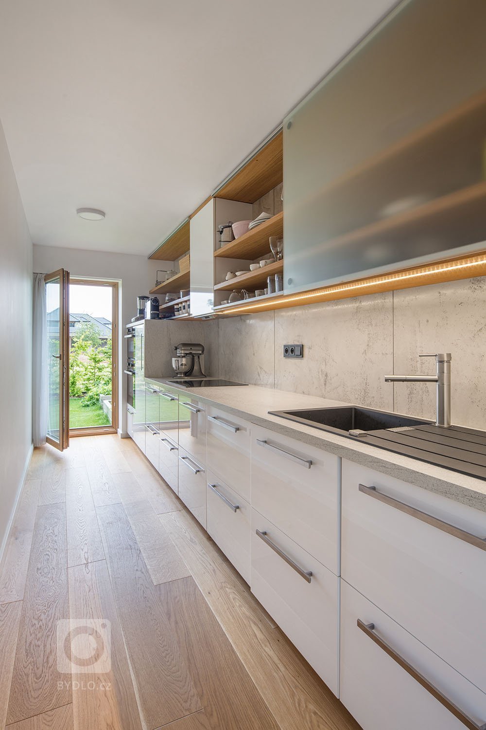 V&nbsp;hlavní roli světlo. Problém s&nbsp;nedostatkem denního světla v&nbsp;obytném prostoru jsme vyřešili na první pohled jednoduše &ndash; malou přístavbou o…