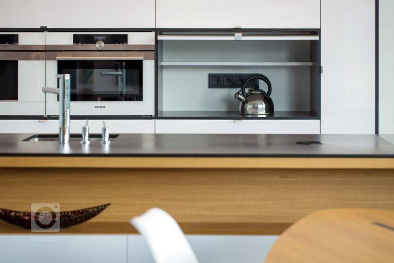 add picture to album