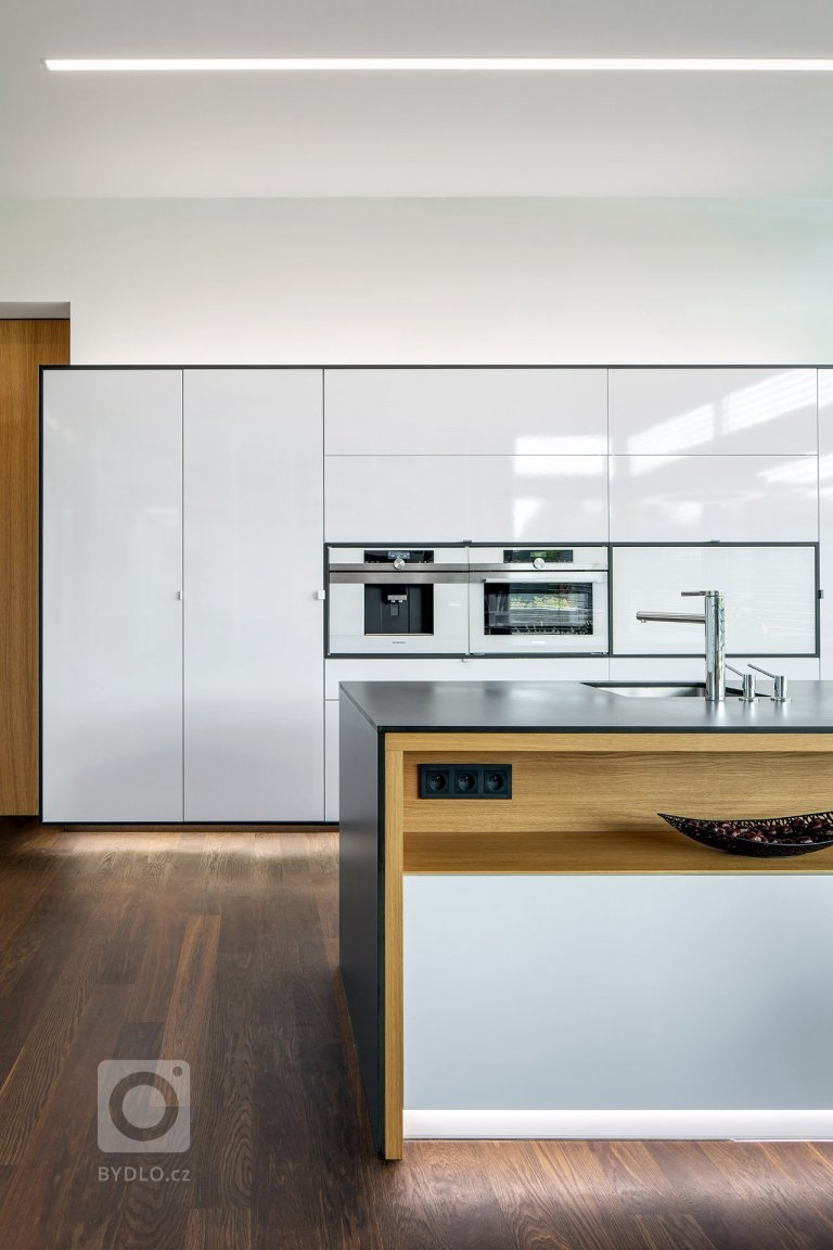 add picture to album