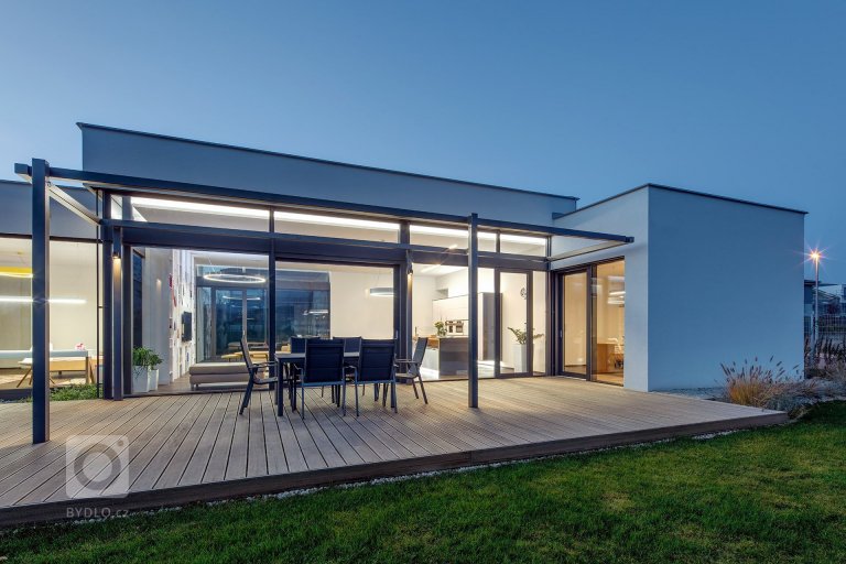 add picture to album