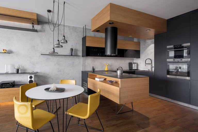 add picture to album