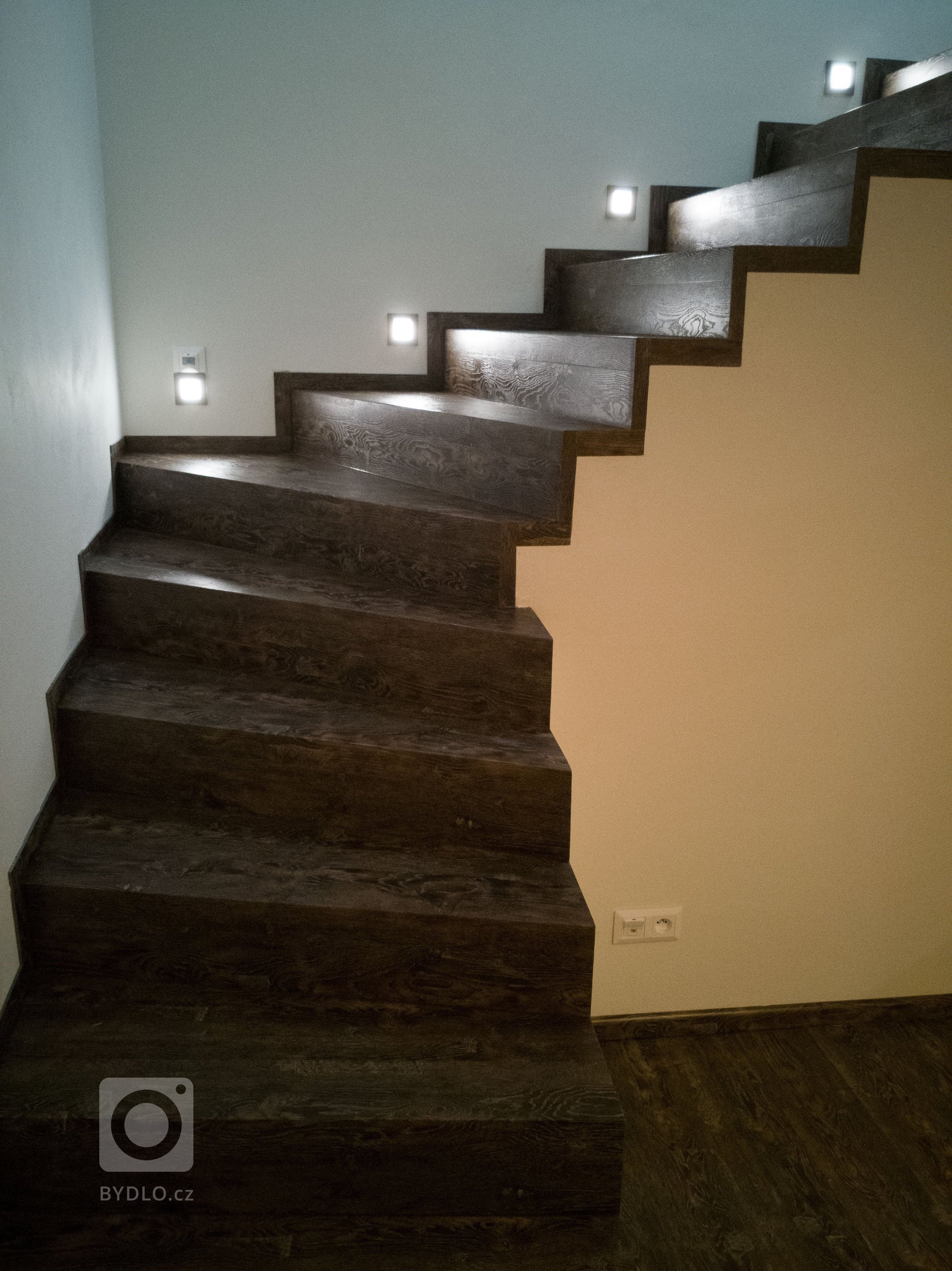 Další detail vinylových schodů