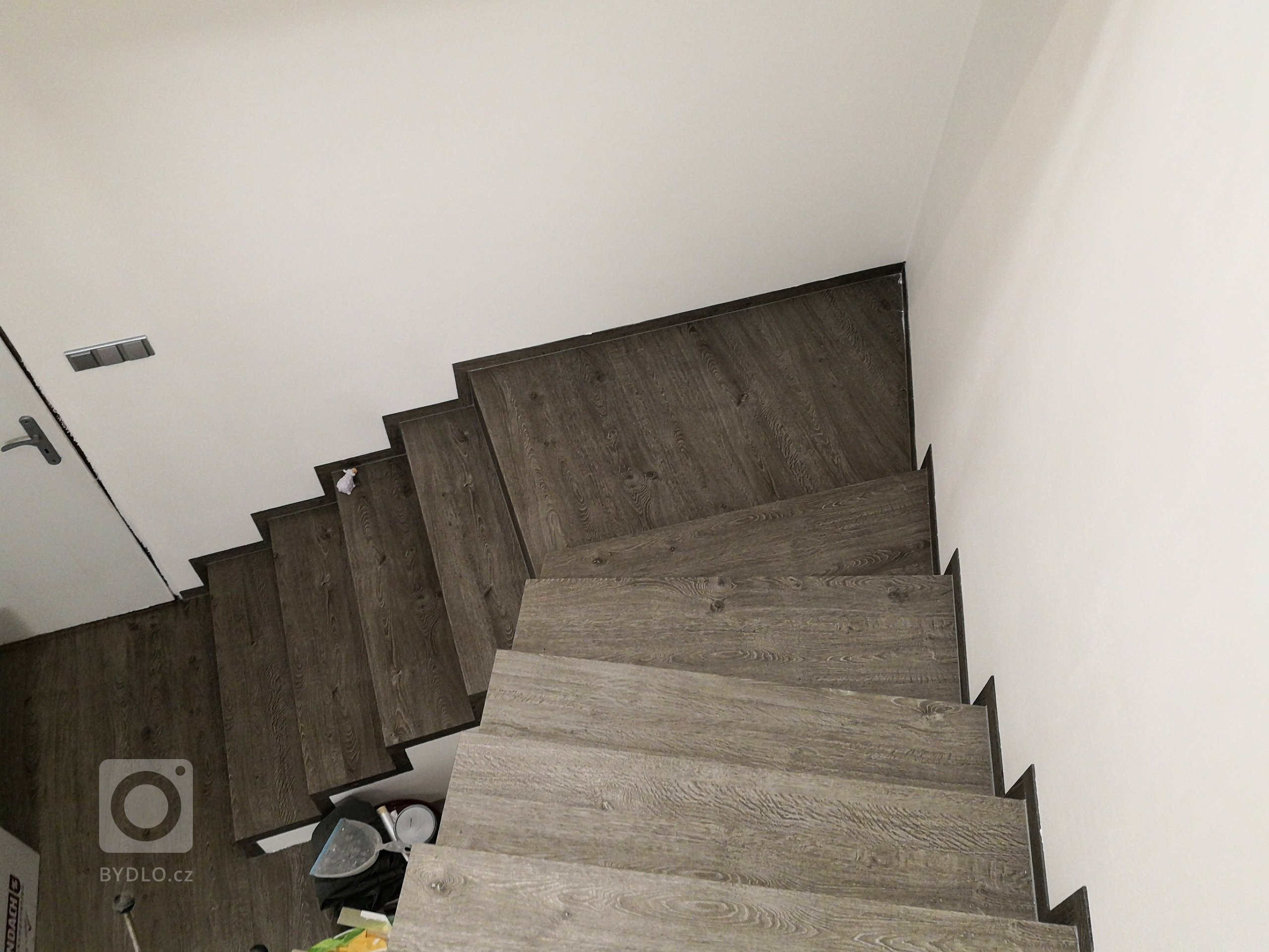 Spodní část schodiště s podestou