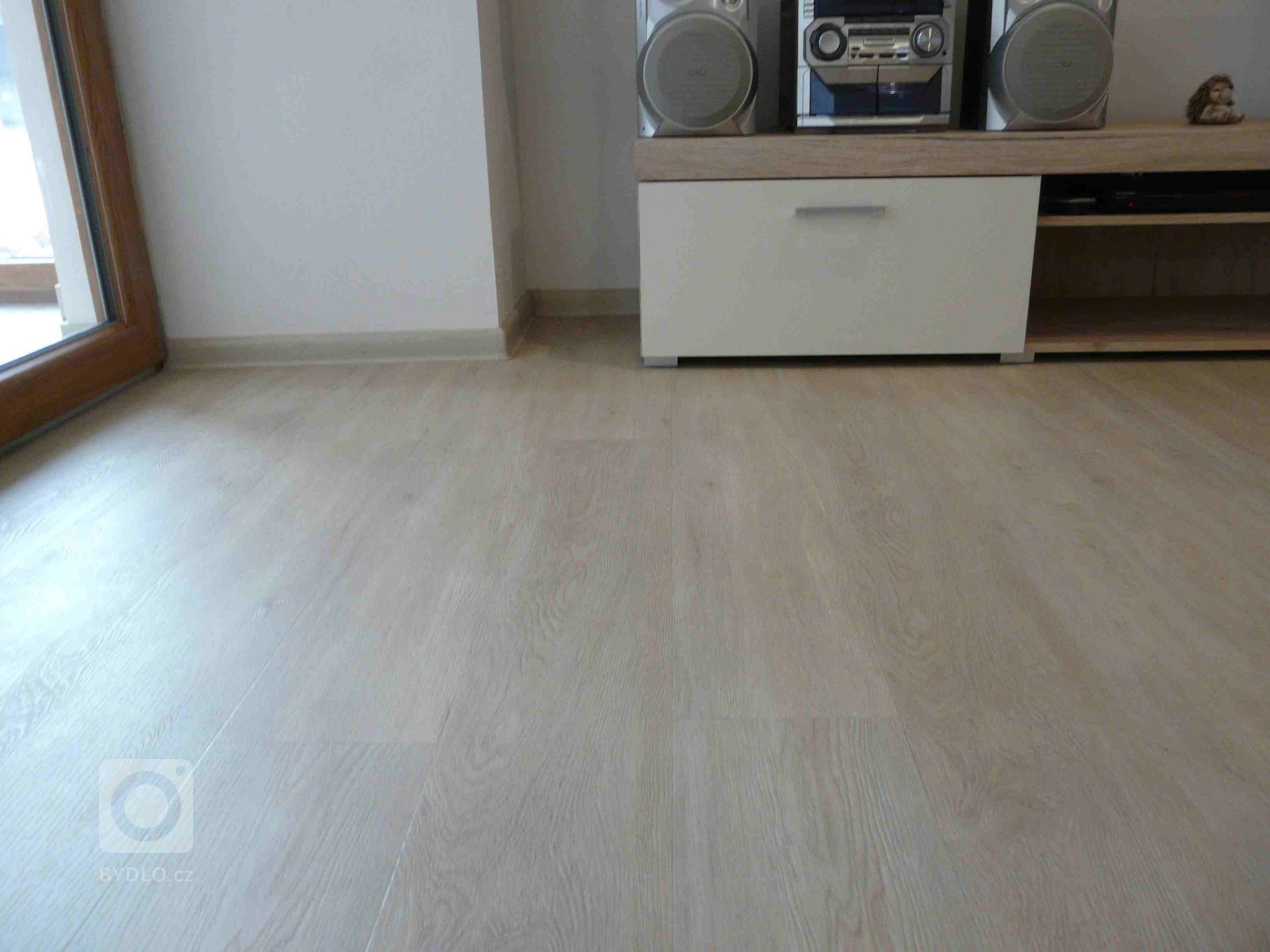 Další ukázda realizace svépomocí, tentokrát s vinylovou podlahou BUKOMA PREMIUM CLICK dekor Dub Polární.&nbsp;Za zaslané fotografie tímto děkujeme a zdravíme…