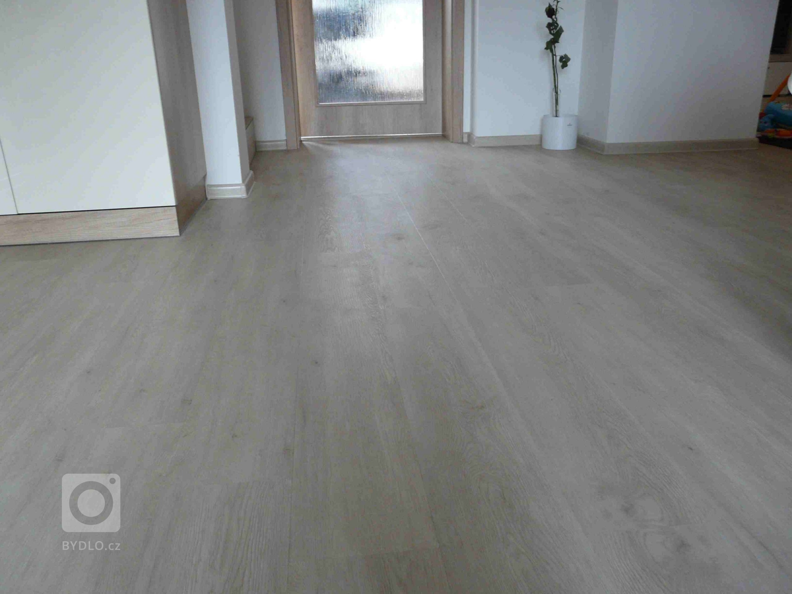 Další ukázda realizace svépomocí, tentokrát s vinylovou podlahou BUKOMA PREMIUM CLICK dekor Dub Polární.&nbsp;Za zaslané fotografie tímto děkujeme a zdravíme…