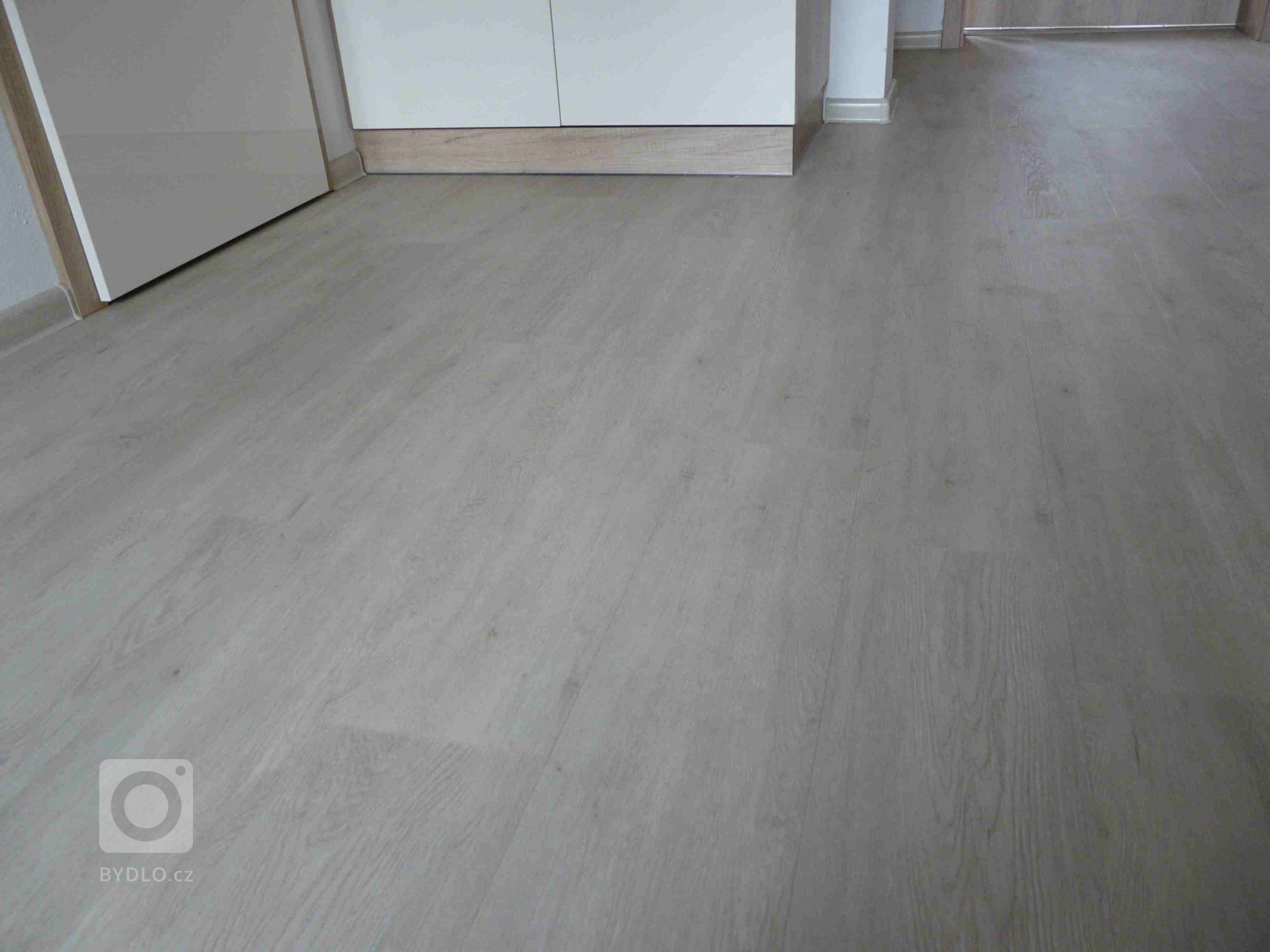 Další ukázda realizace svépomocí, tentokrát s vinylovou podlahou BUKOMA PREMIUM CLICK dekor Dub Polární.&nbsp;Za zaslané fotografie tímto děkujeme a zdravíme…