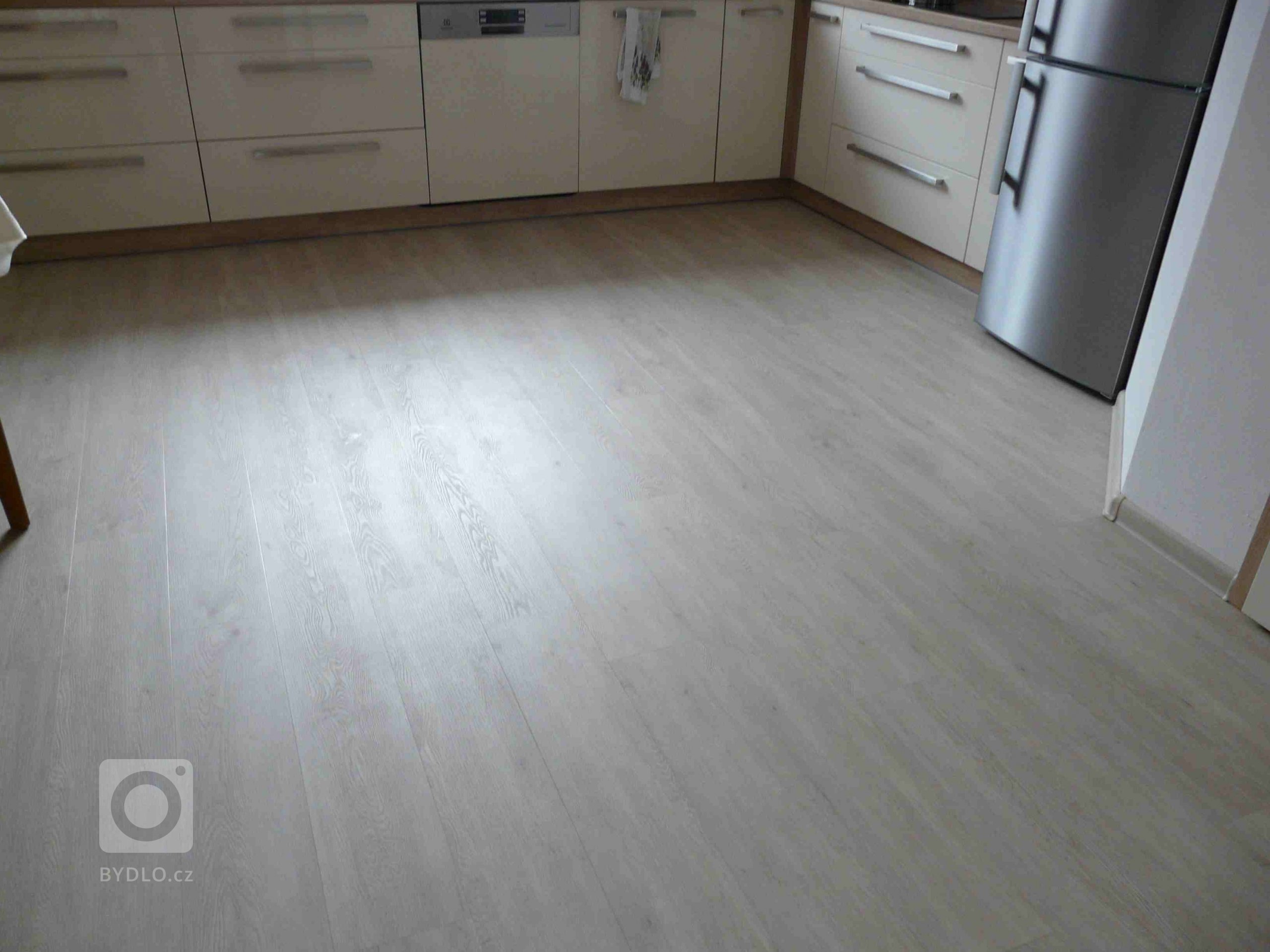 Další ukázda realizace svépomocí, tentokrát s vinylovou podlahou BUKOMA PREMIUM CLICK dekor Dub Polární.&nbsp;Za zaslané fotografie tímto děkujeme a zdravíme…