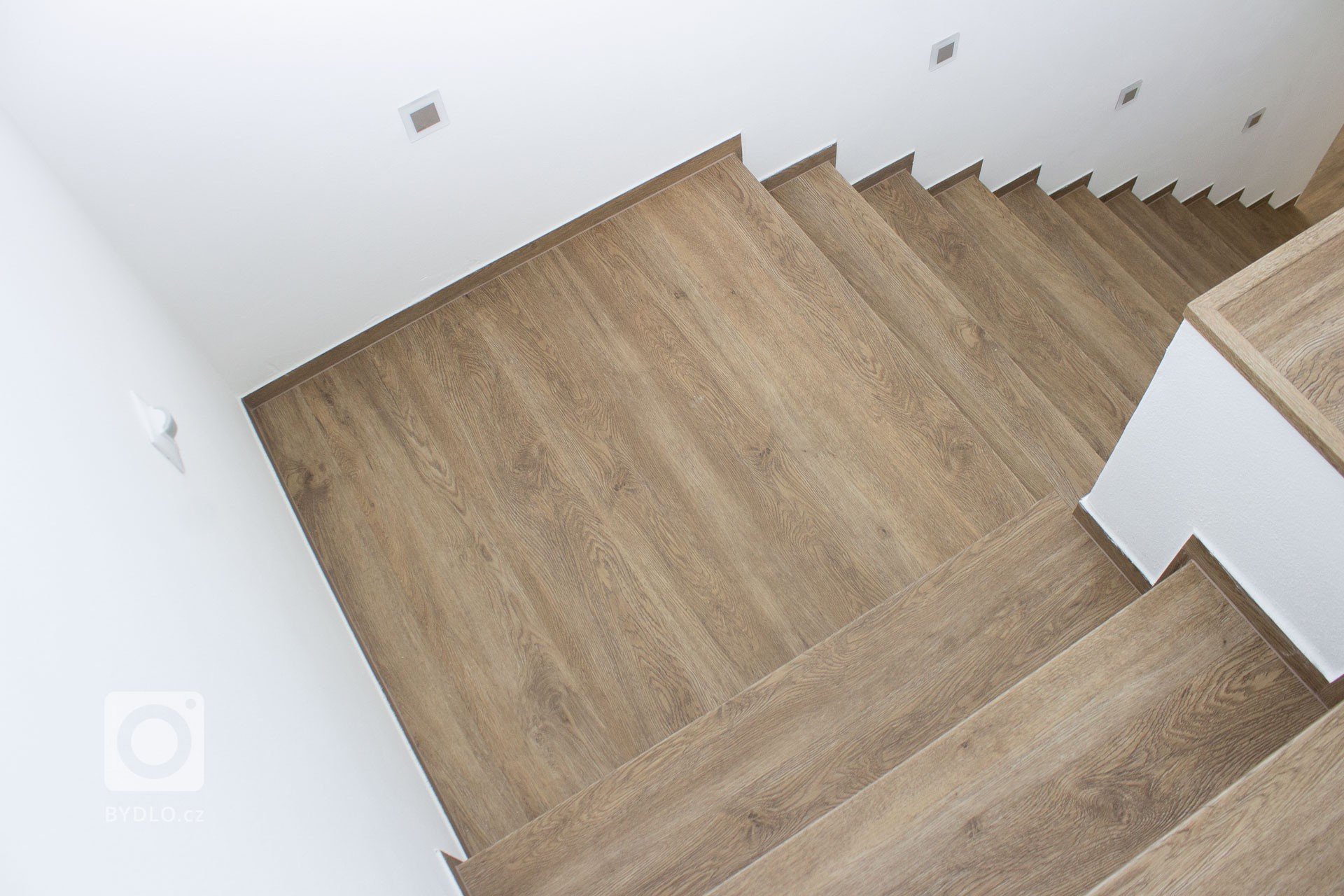 Vinylové schody s nosem z vinylové podlahy BUKOMA CLICK dekor Dub Silesia