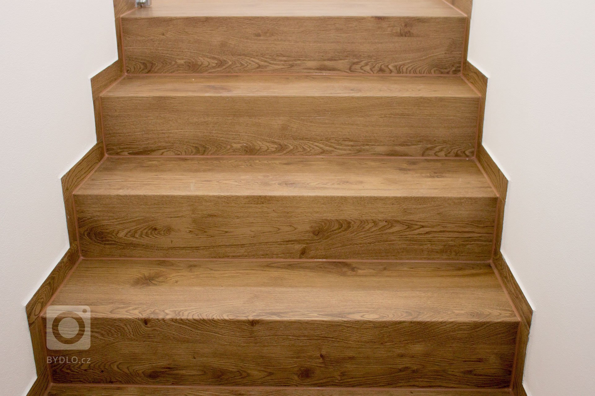 Spodní část vinylových schodů