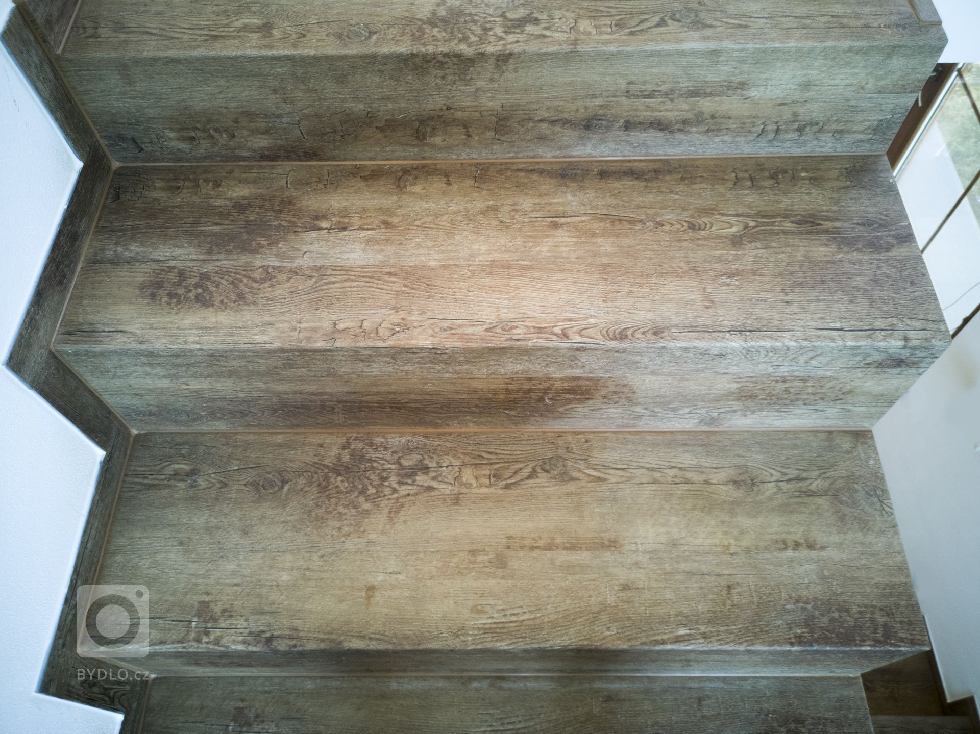 detail schodu s vinylovým obkladem