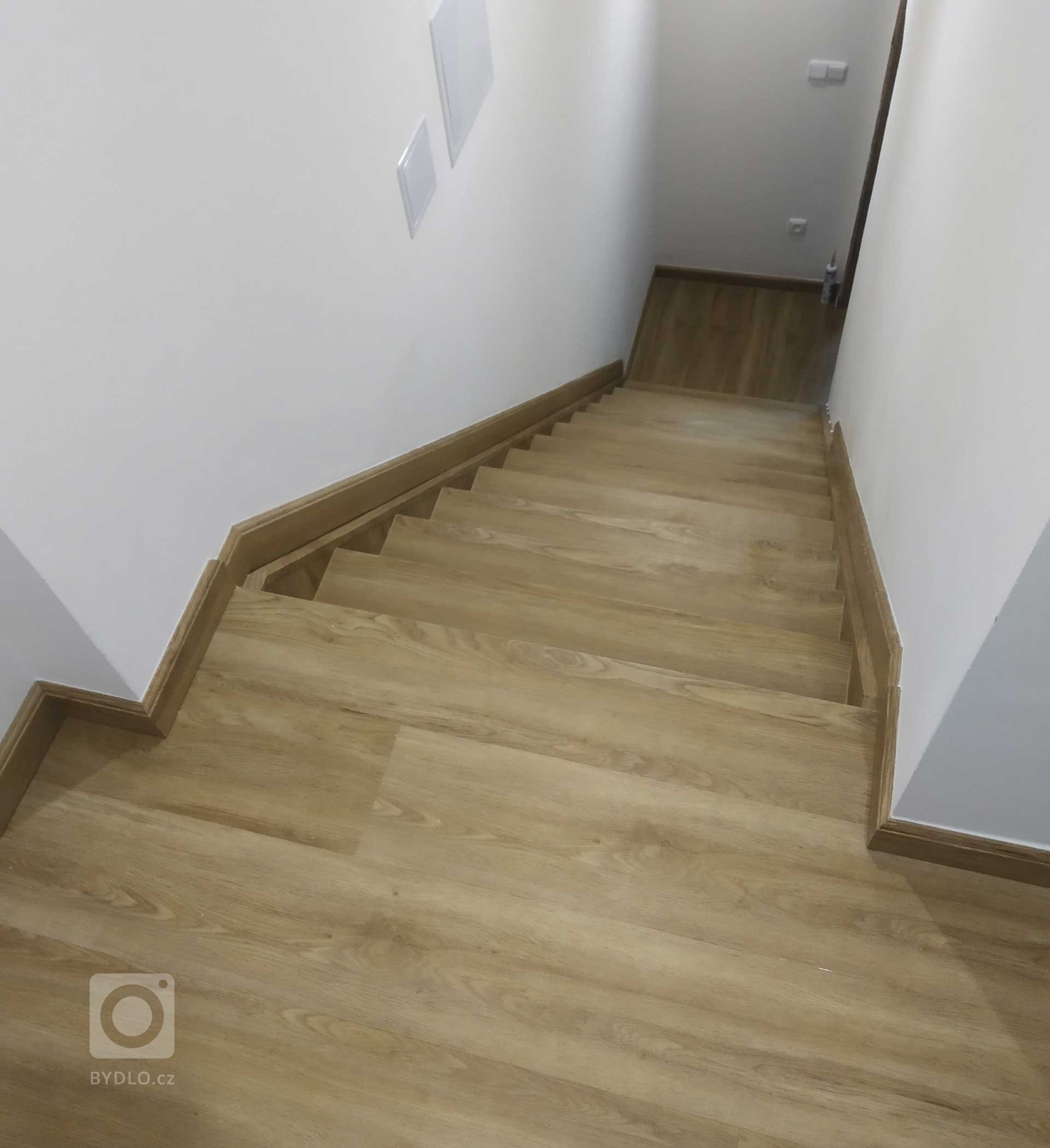 Výsledný stav po obkladu z vinylové podlahy - pohled shora