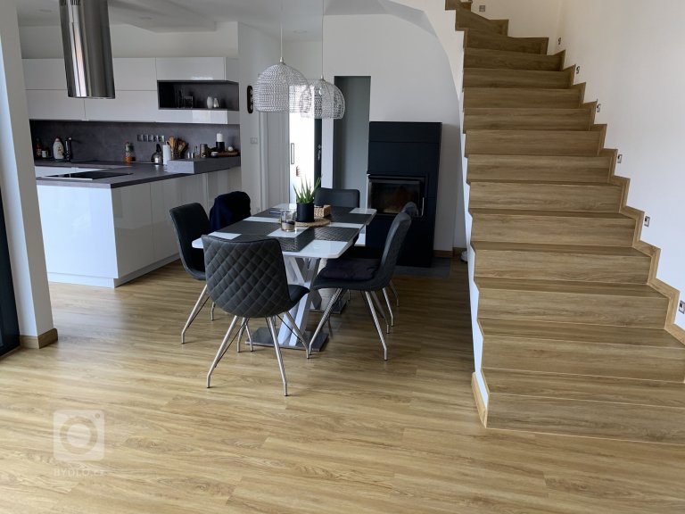 add picture to album