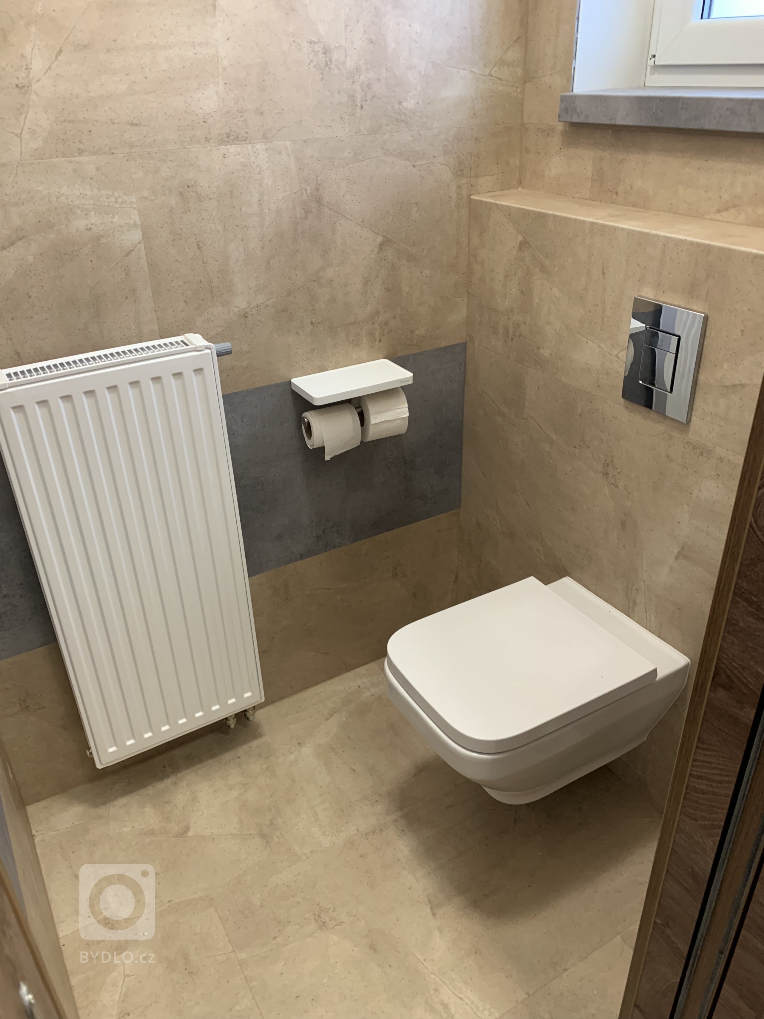 Díky vinylové podlahy je možné obložit zdi bez spár