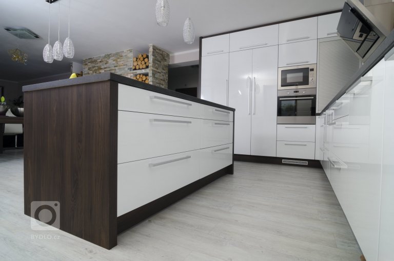 add picture to album