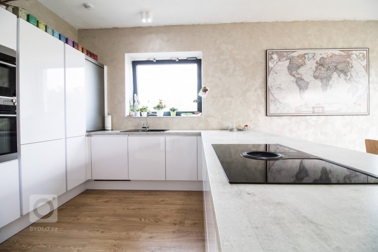 add picture to album