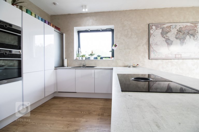 add picture to album