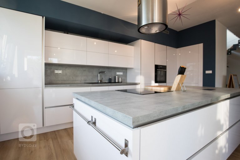 add picture to album