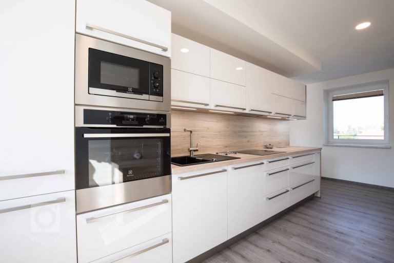 add picture to album