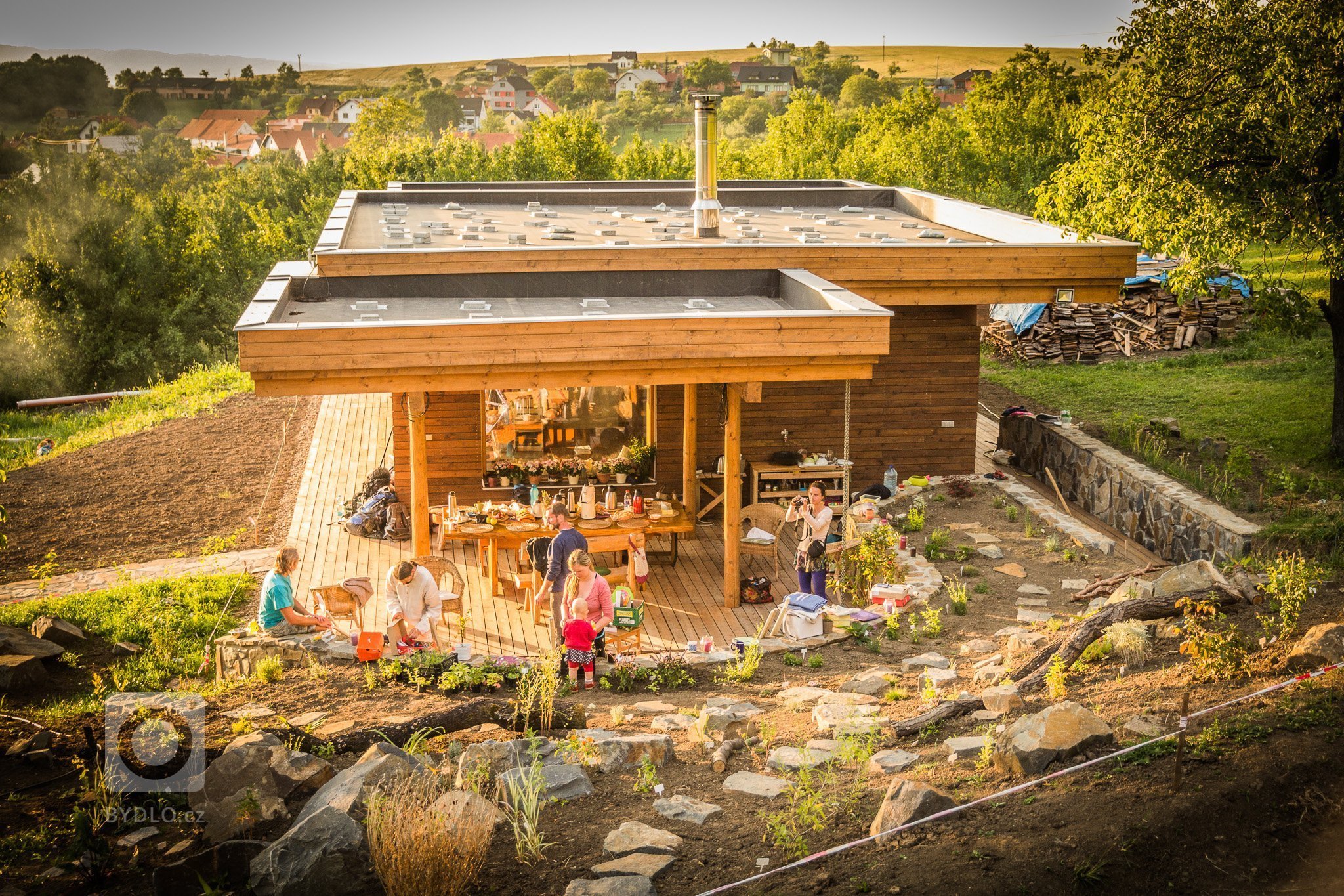 Terasa s bylinkovou zahrádkou