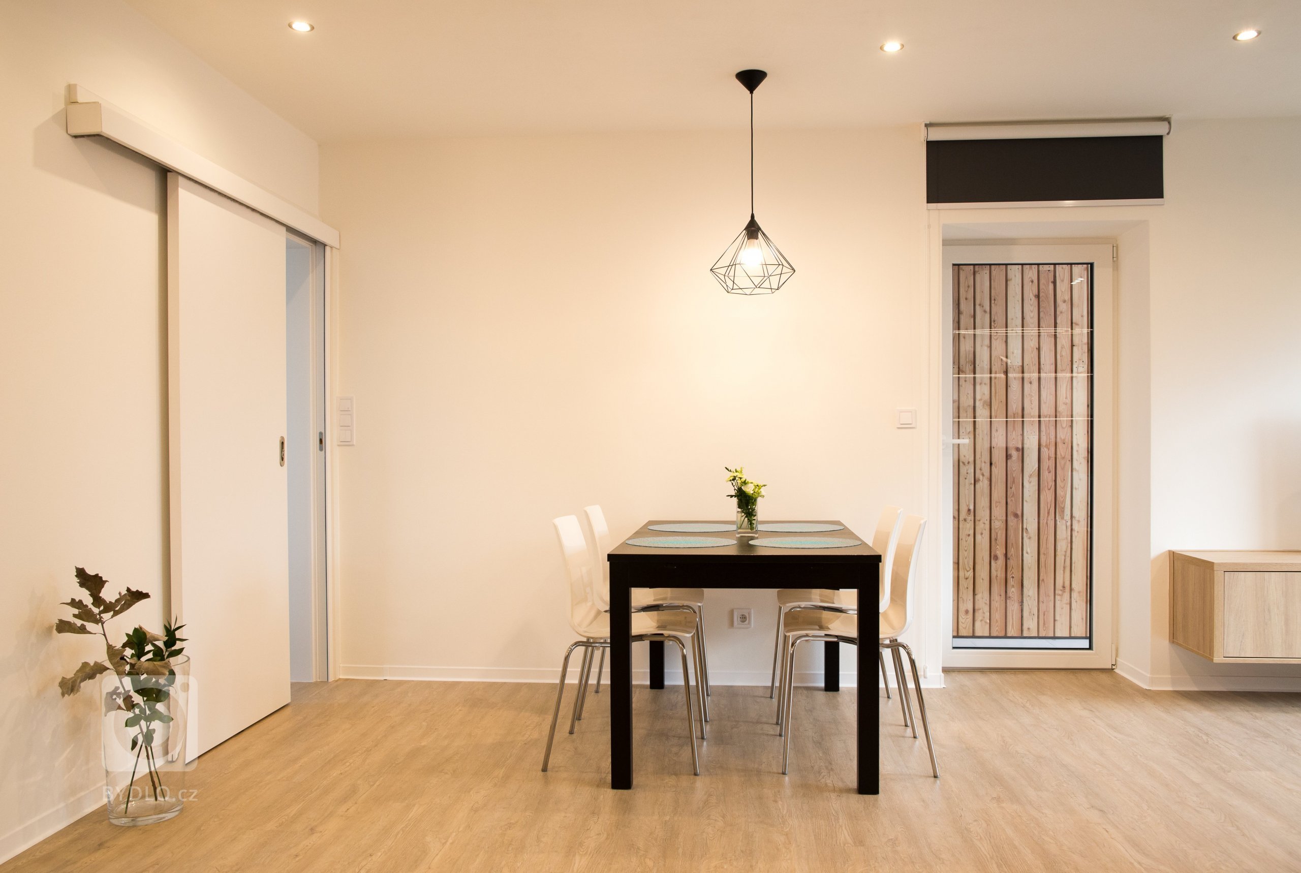 Jídelna se východem na terasu.