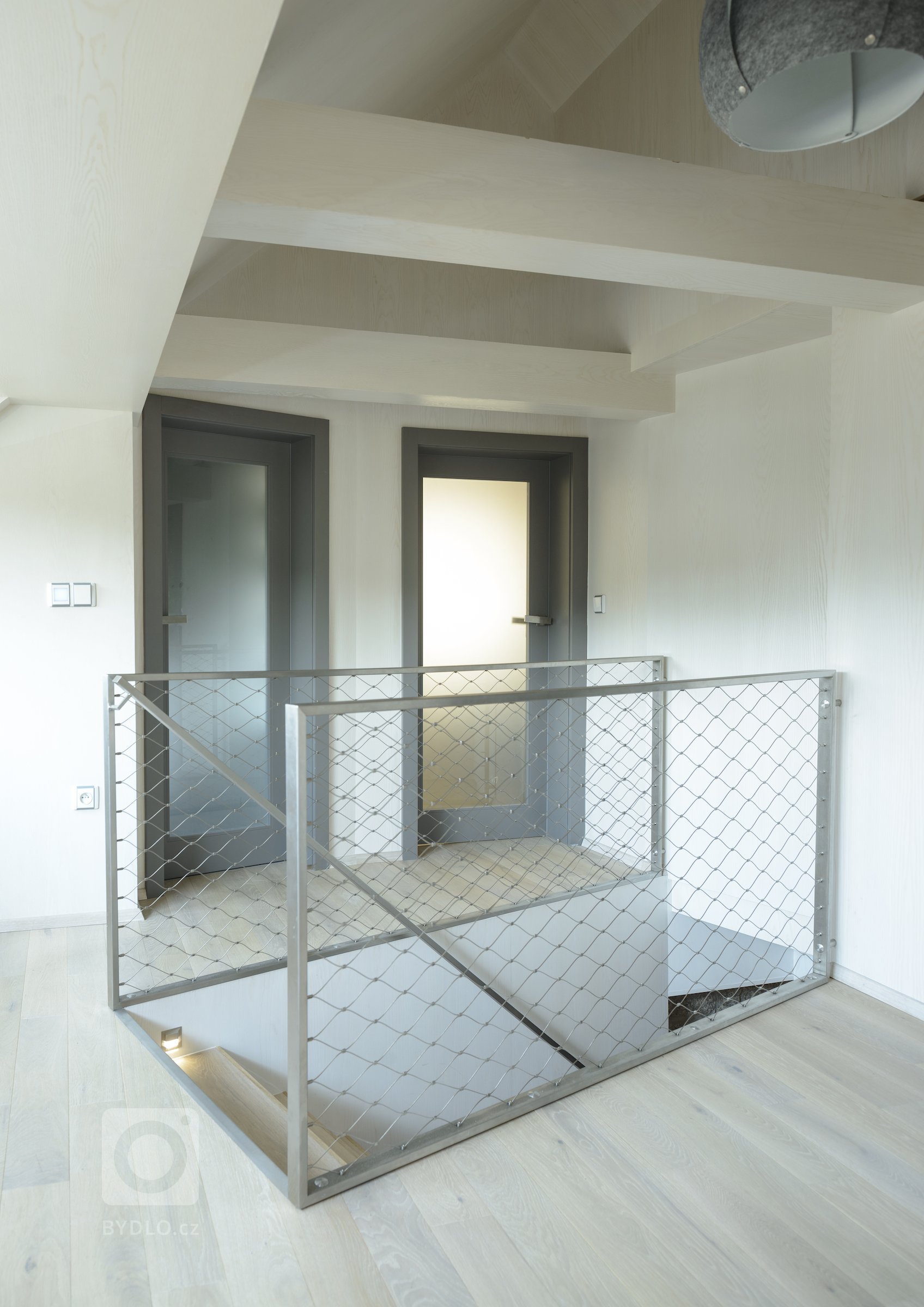 Rekonstrukce tradiční jizerskohorské chalupy byla od začátku vedena snahou o skloubení požadavků

designu, genia loci horské vsi a současného životního stylu…