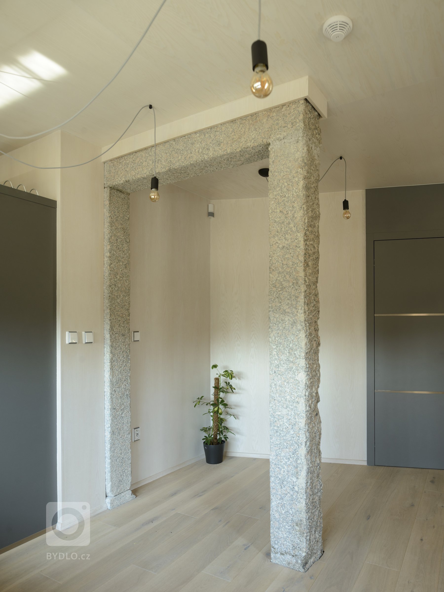 Rekonstrukce tradiční jizerskohorské chalupy byla od začátku vedena snahou o skloubení požadavků

designu, genia loci horské vsi a současného životního stylu…