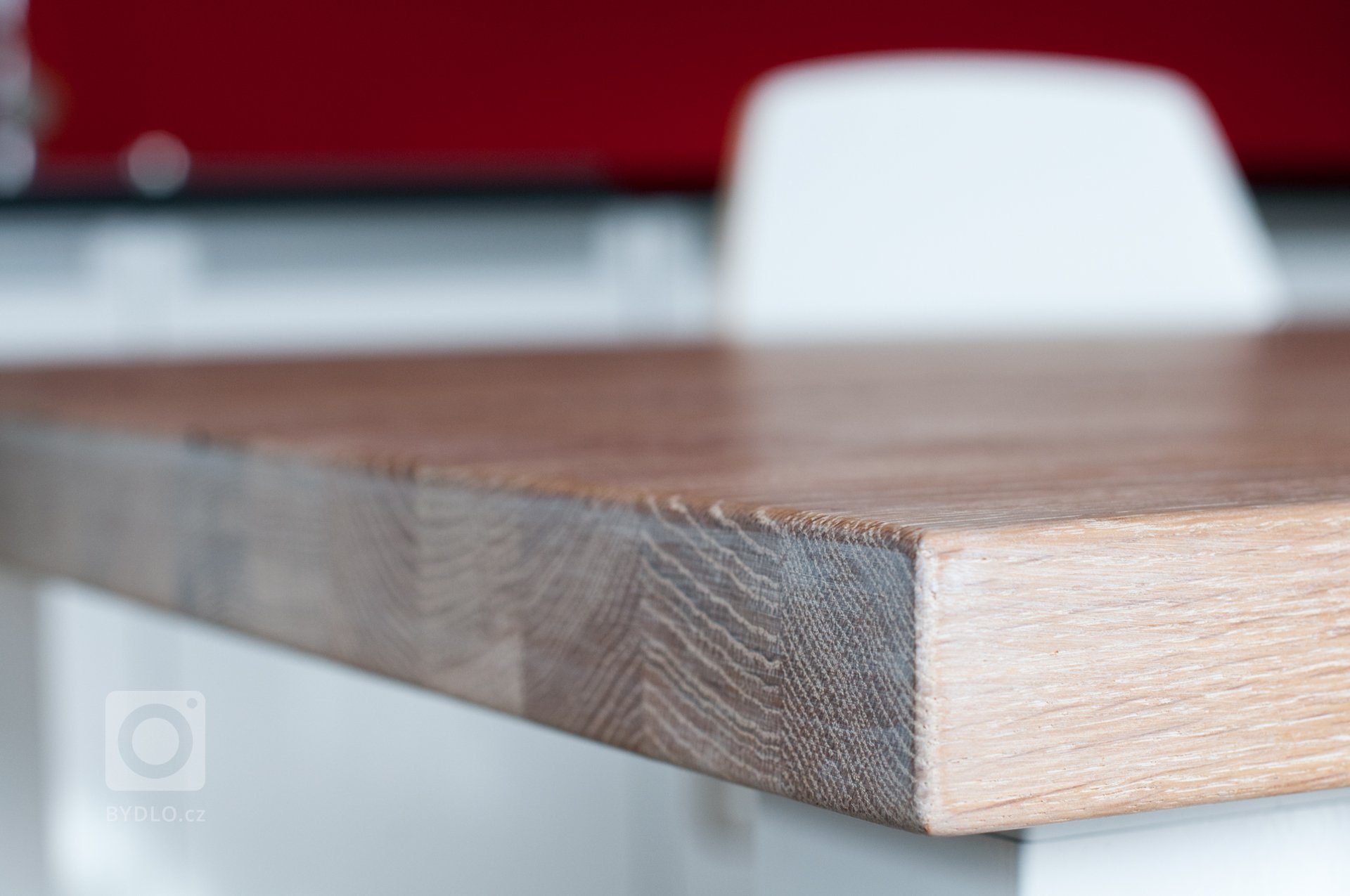 Moderní minimalistický design. Hladké a rovné plochy jsou zvýrazněny bezúchytovými mechanismy a zápustnými úchyty. Luxusní punc dodávají kuchyni elegantní…