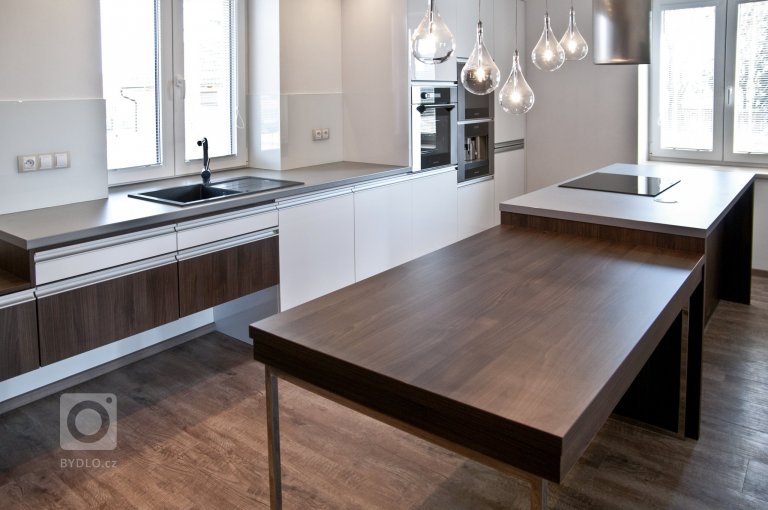 add picture to album