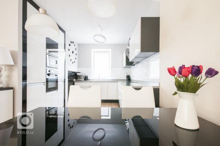 add picture to album