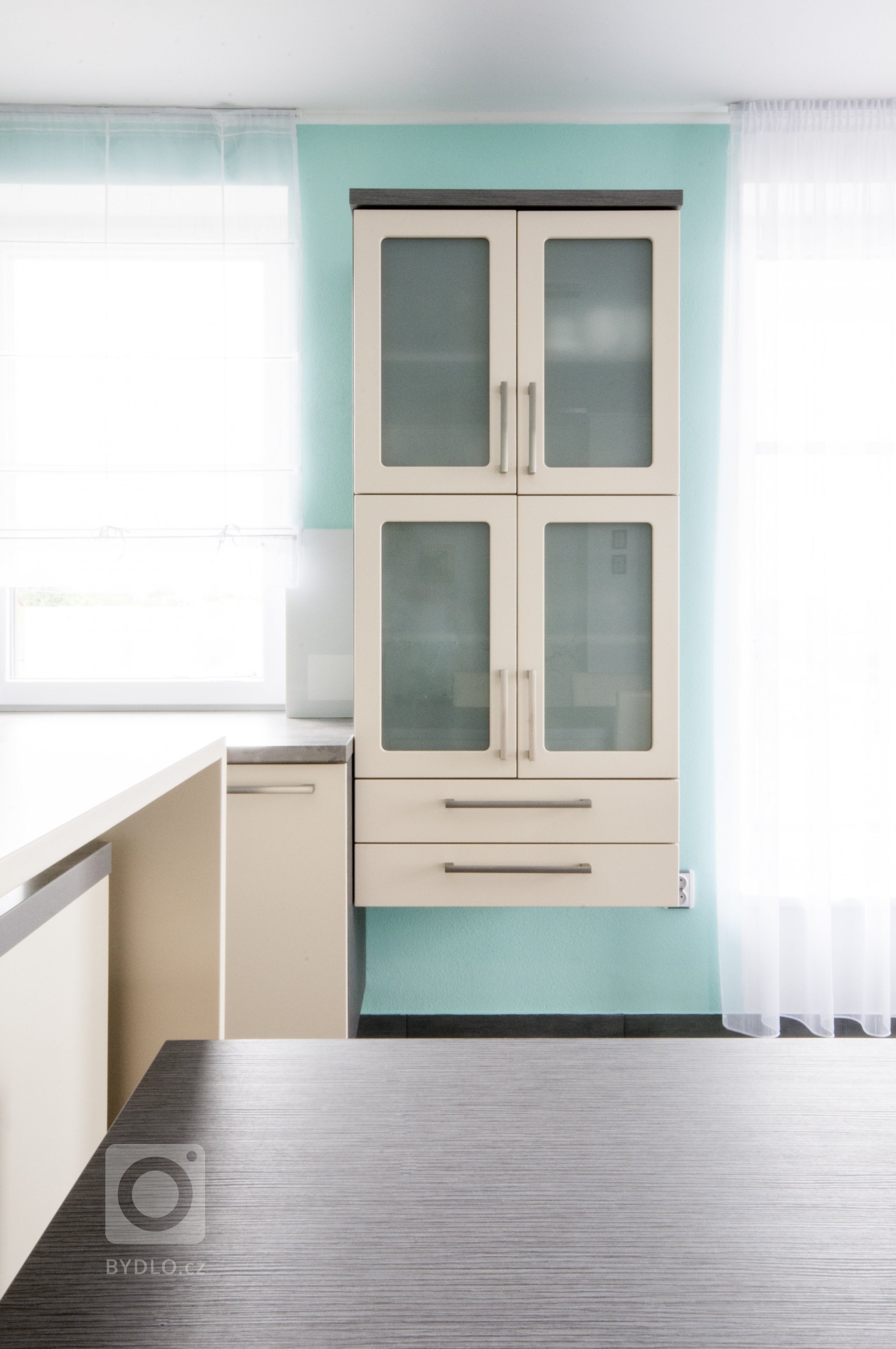 Do posledního detailu vyladěná kuchyň zapadá do celkového konceptu interiéru novostavby. Několik zajímavých designových prvků kuchyň odlehčuje a odlišuje od…