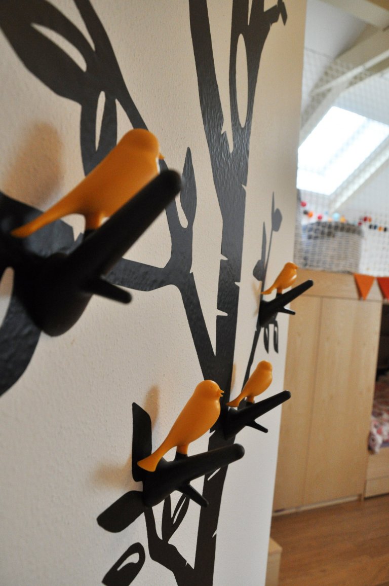 Dětský pokojíček, který má vydržet dlouho, ač jsou děti teď malé. Pastelové barvy, jednoduchost a možnost dotvářet si pokojíček sám. V co dnes svoje hrací…