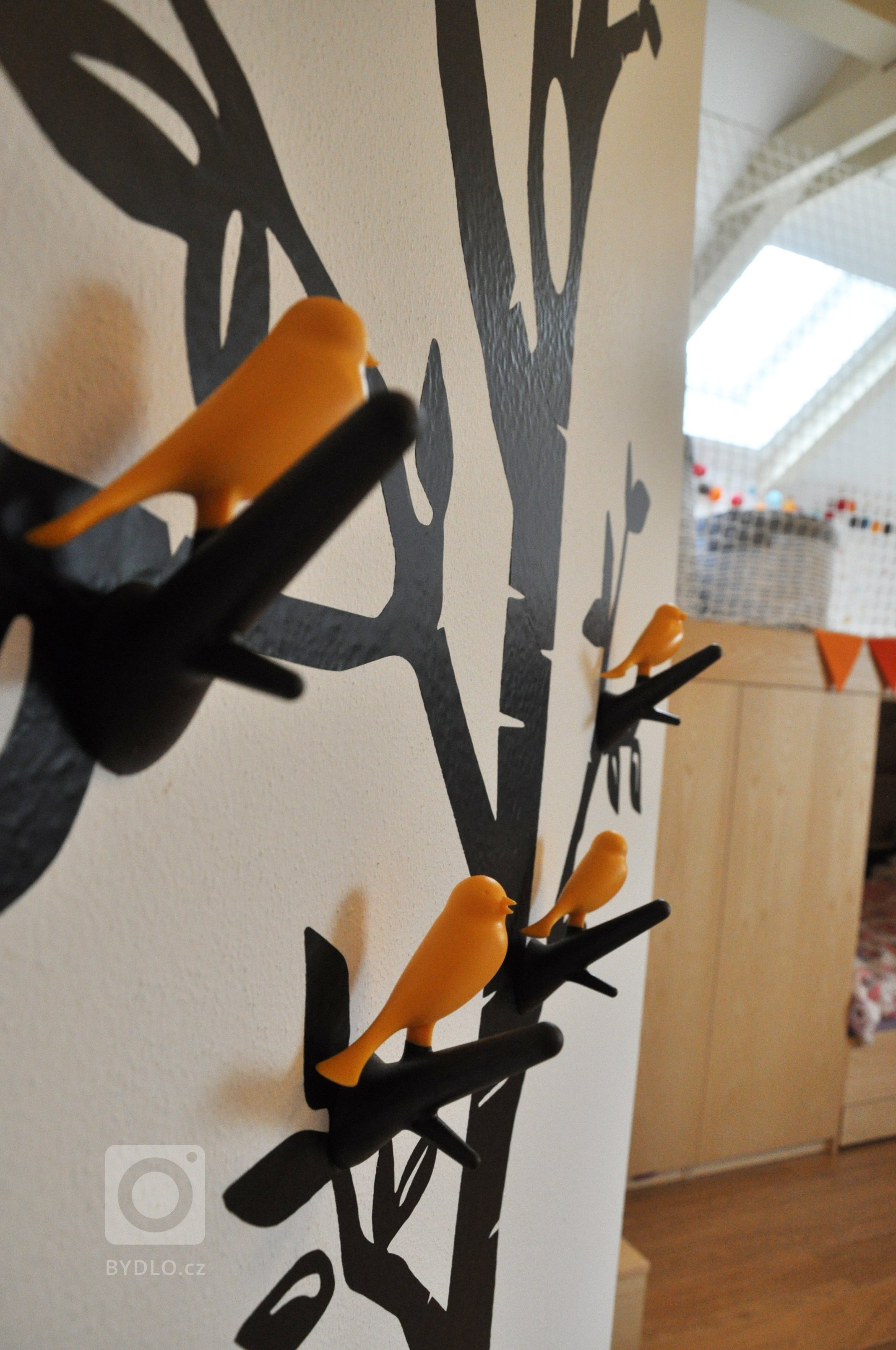 Dětský pokojíček, který má vydržet dlouho, ač jsou děti teď malé. Pastelové barvy, jednoduchost a možnost dotvářet si pokojíček sám. V co dnes svoje hrací…