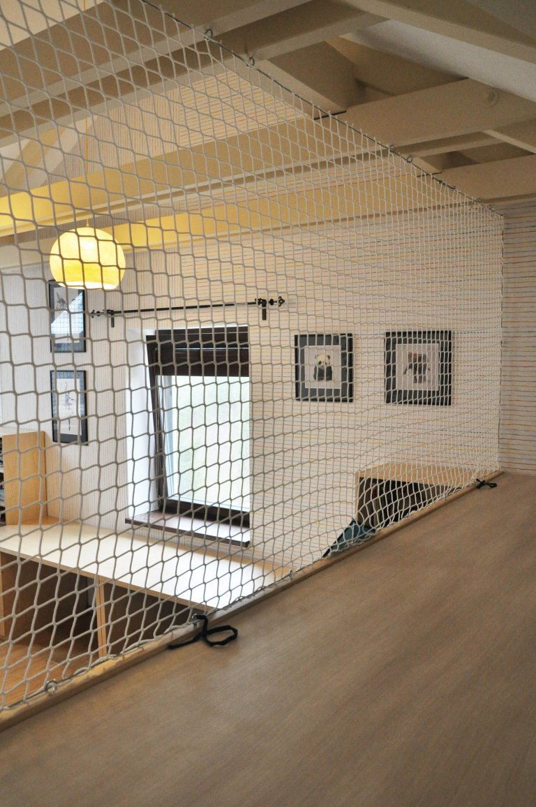 Dětský pokojíček, který má vydržet dlouho, ač jsou děti teď malé. Pastelové barvy, jednoduchost a možnost dotvářet si pokojíček sám. V co dnes svoje hrací…