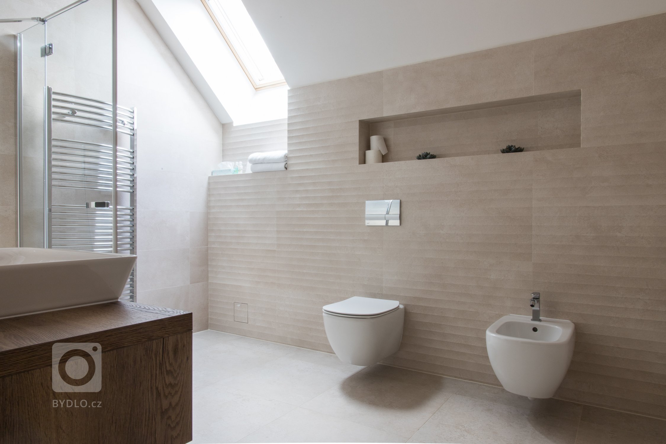 Představme si jednu z posledních realizací. Realizace moderní&nbsp;wellness zóny včetně dodávky obkladů, dlažeb a mozaiek.
