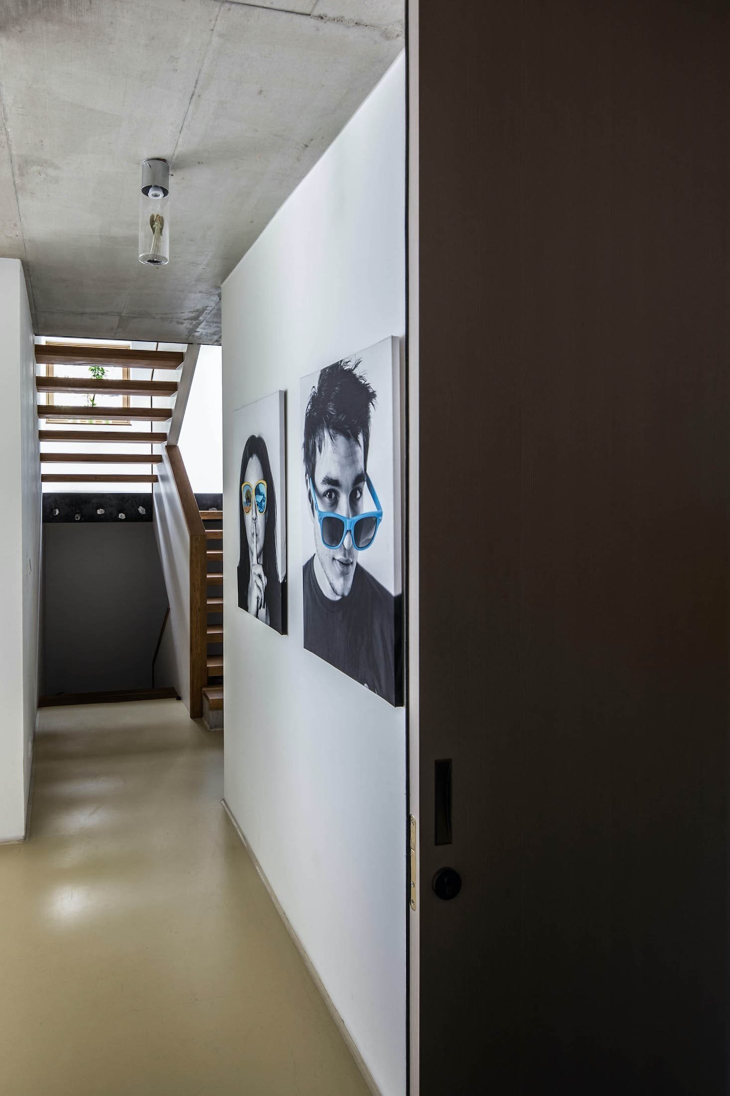 Rodinný dům odstínech šedi