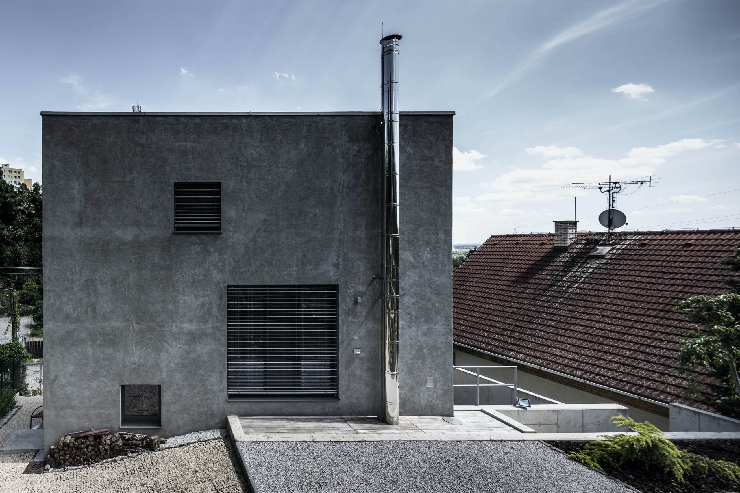 Rodinný dům odstínech šedi