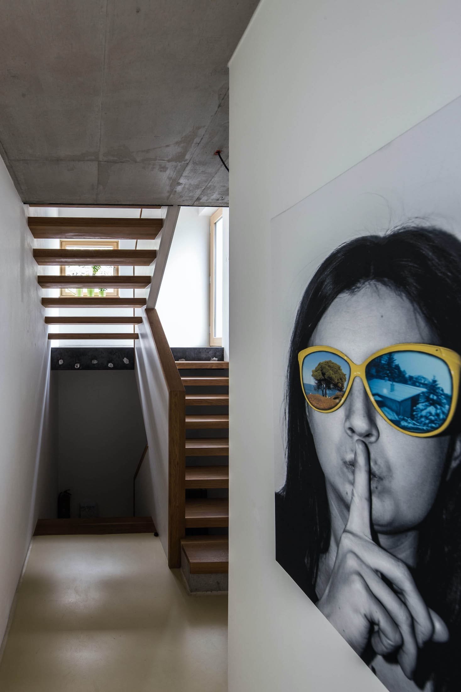 Rodinný dům odstínech šedi