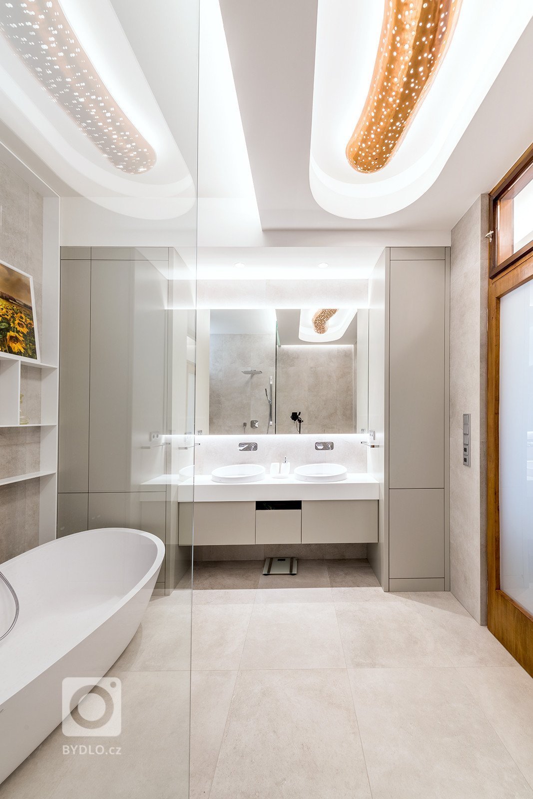 Jedná se o propojení dvou bytů ve zrekonstruovaném secesním domě. Majitelé si přáli vytvořit modern interiér se zachováním secesních prvků. Investoři si…