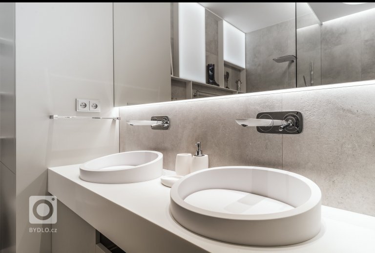 add picture to album