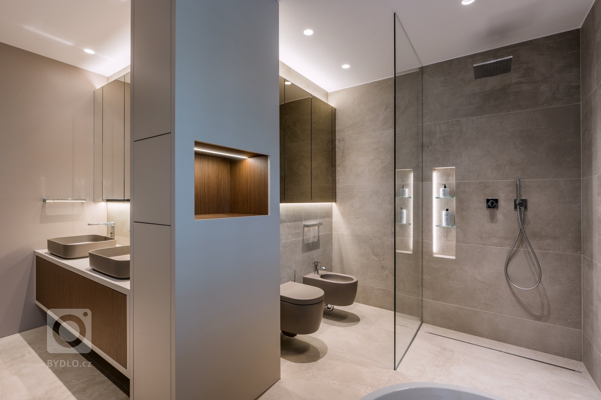 Radostí každého architekta je realizovat projekt, jehož rolí je plná využitelnost. V případě této realizace, interiéru pro čtyřčlennou rodinu, která v domě…