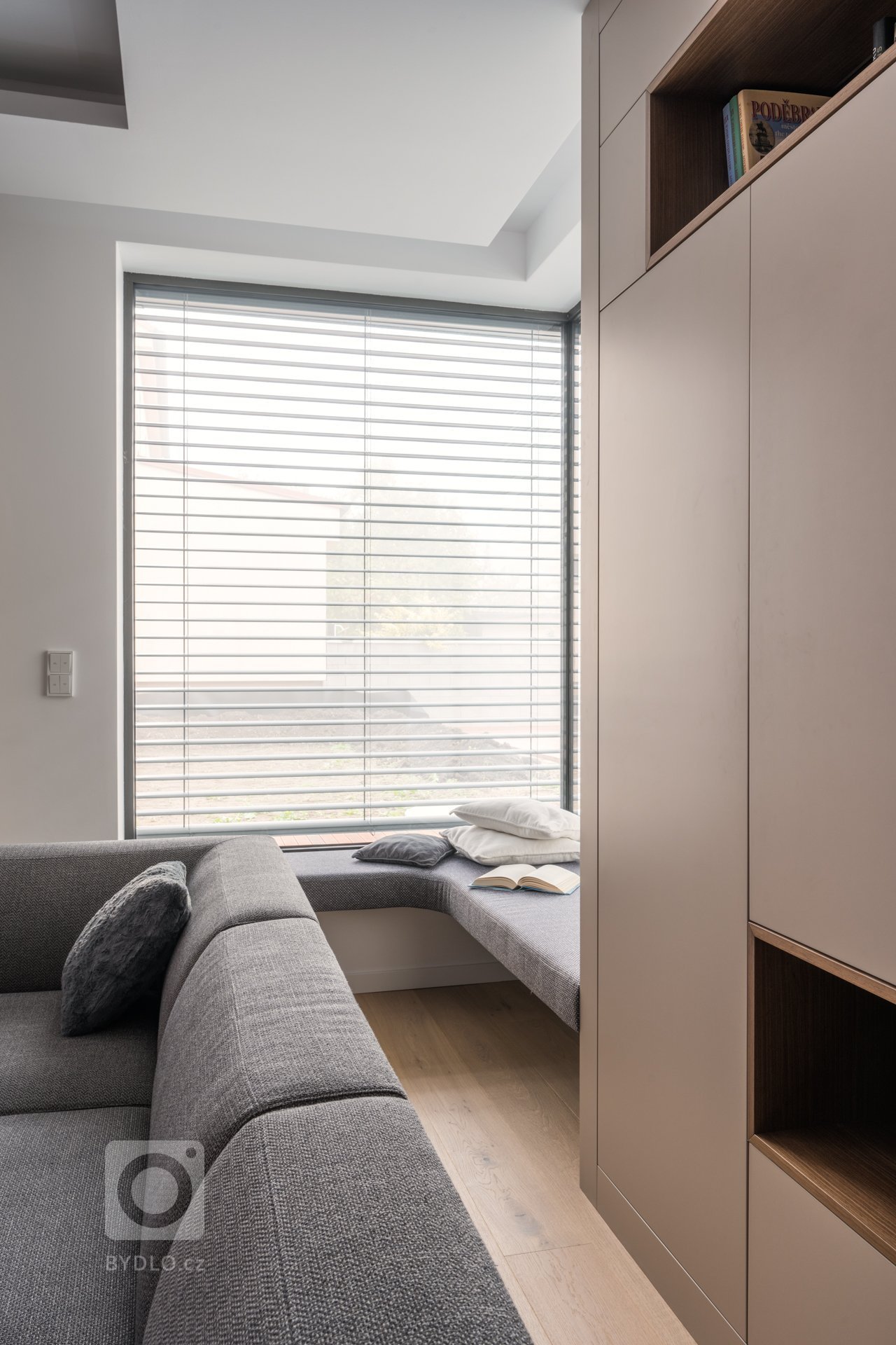 Radostí každého architekta je realizovat projekt, jehož rolí je plná využitelnost. V případě této realizace, interiéru pro čtyřčlennou rodinu, která v domě…