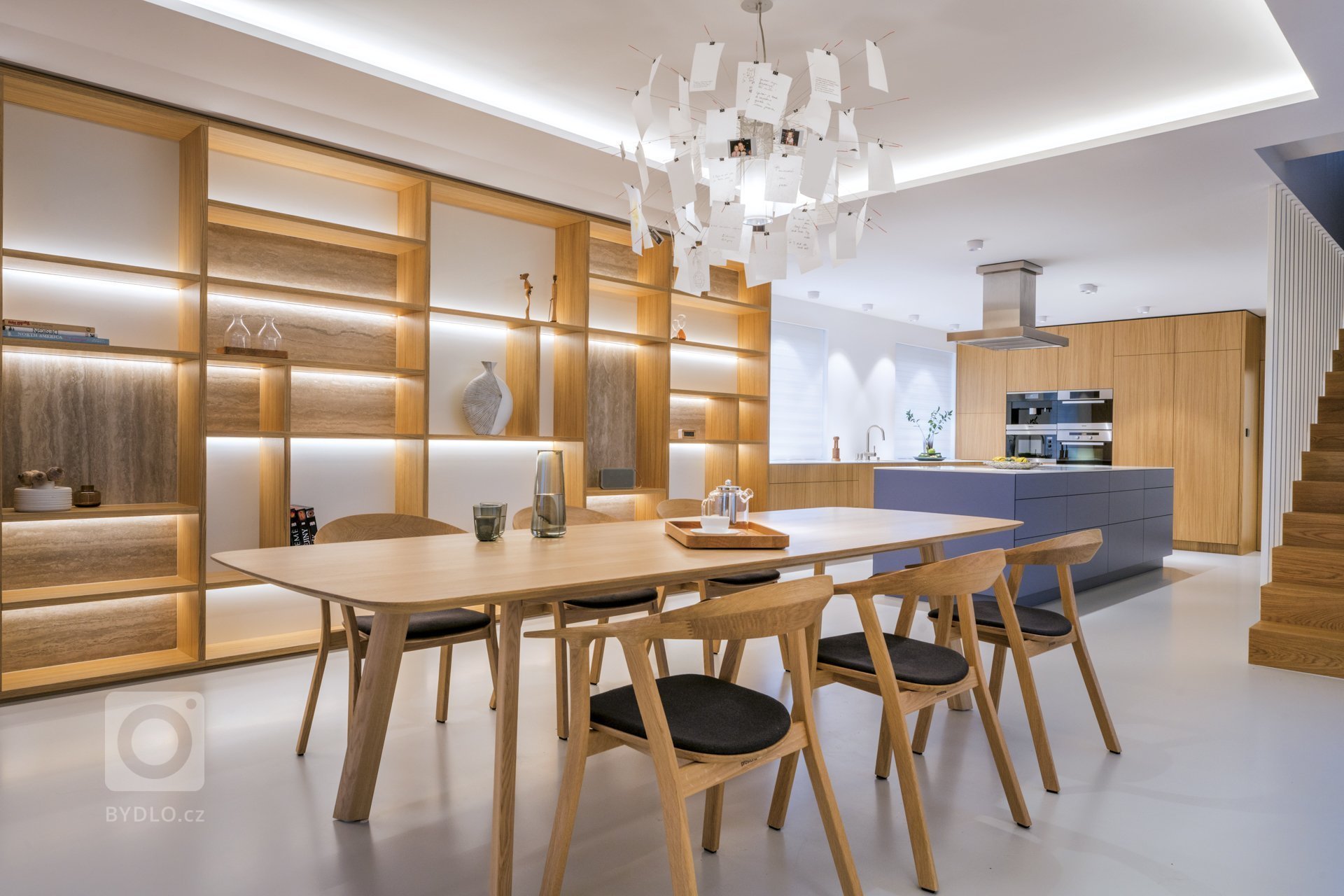 Dobře zabydlený dům již provozně nevyhovoval potřebám čtyřčlenné rodiny, která se rozhodla pro nové, komfortní a nadčasové bydlení. Díky změně dispozice vznikl…