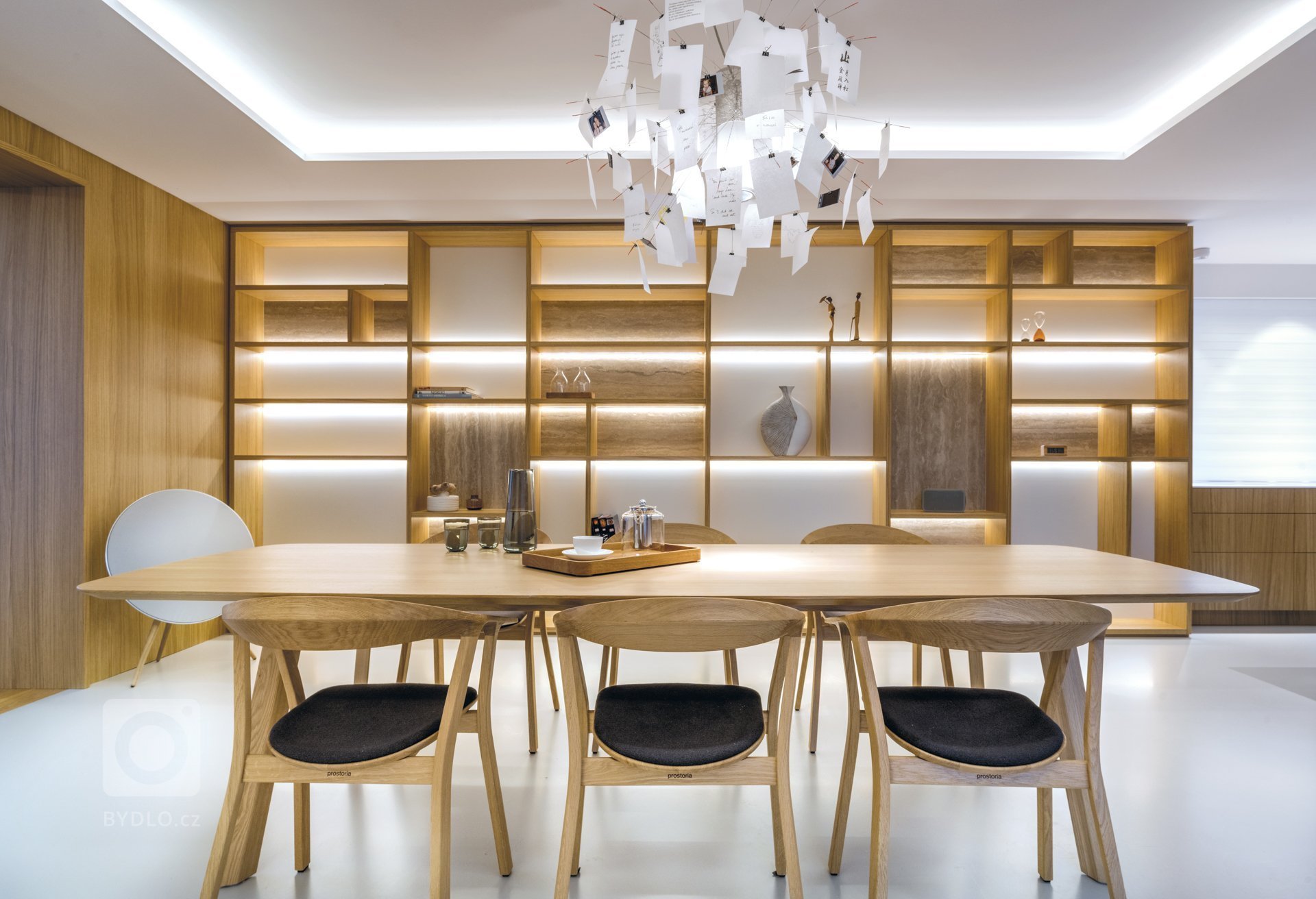 Dobře zabydlený dům již provozně nevyhovoval potřebám čtyřčlenné rodiny, která se rozhodla pro nové, komfortní a nadčasové bydlení. Díky změně dispozice vznikl…