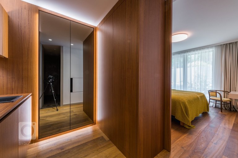 add picture to album