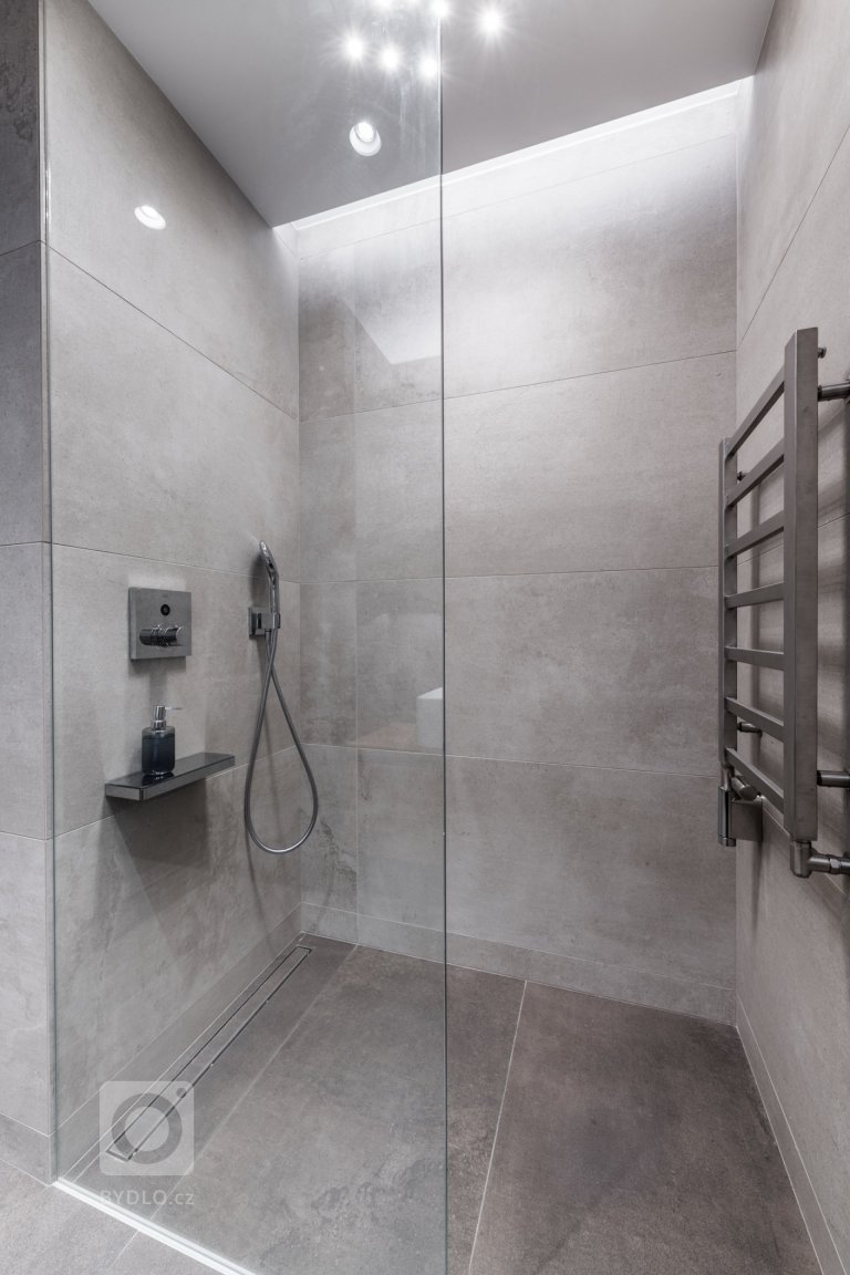 add picture to album